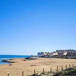 A Orillas Del Mar